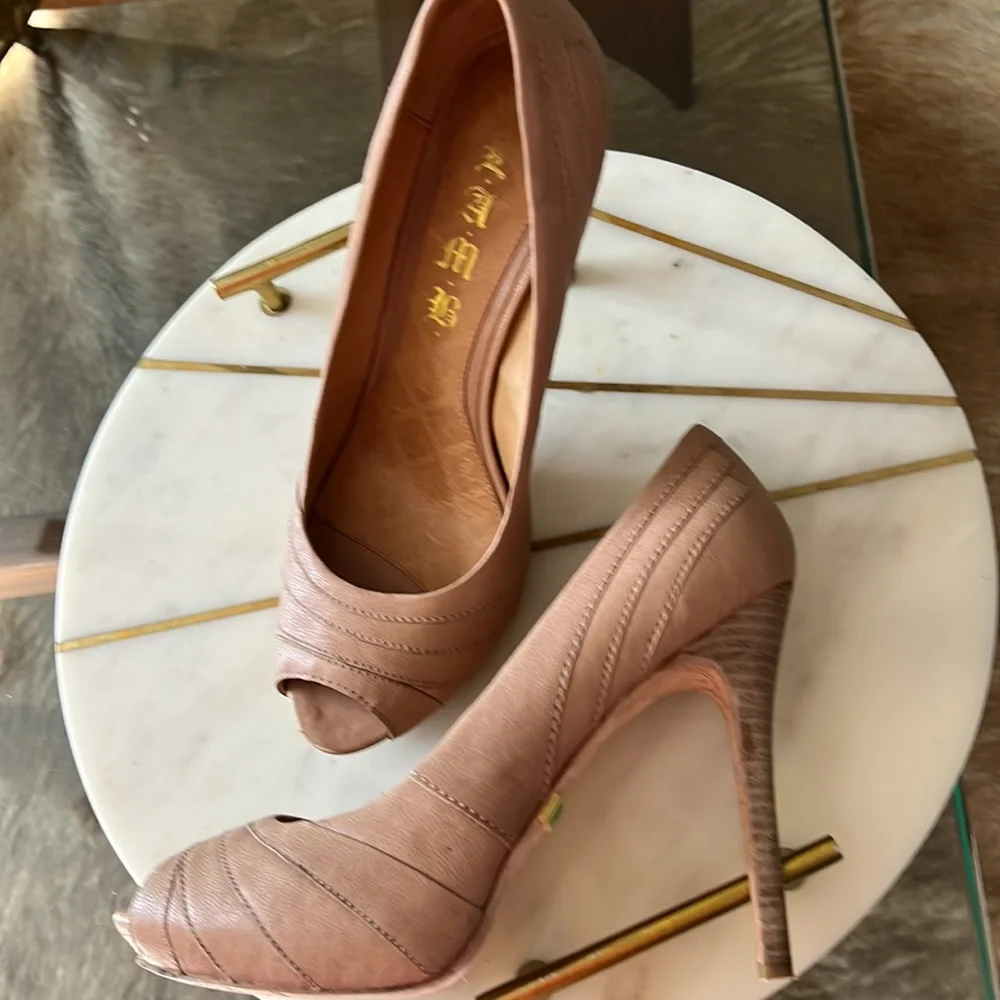 L.A.M.B by Gwen Stefani Leather pums